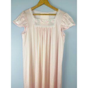 Vtg NWT Shadowline Nightgown with Embroidered Detail, Size S, Light Pink